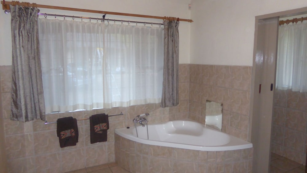 Kruger Cottage 34/36
