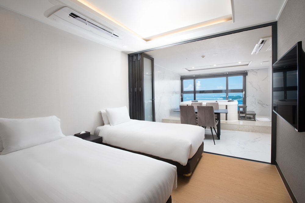 Utop Marina Hotel and Resort 17/50