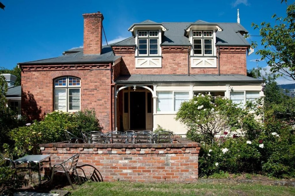 Lowena Cafe and Accommodation 3/41