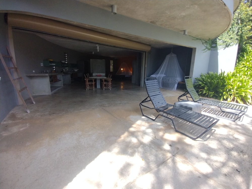 Hix Island House 37/50