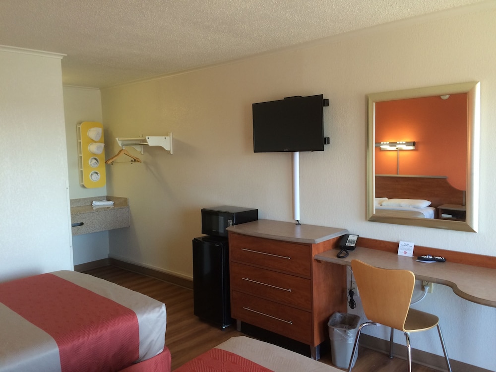 Rodeway Inn Mount Vernon, IL 22/32