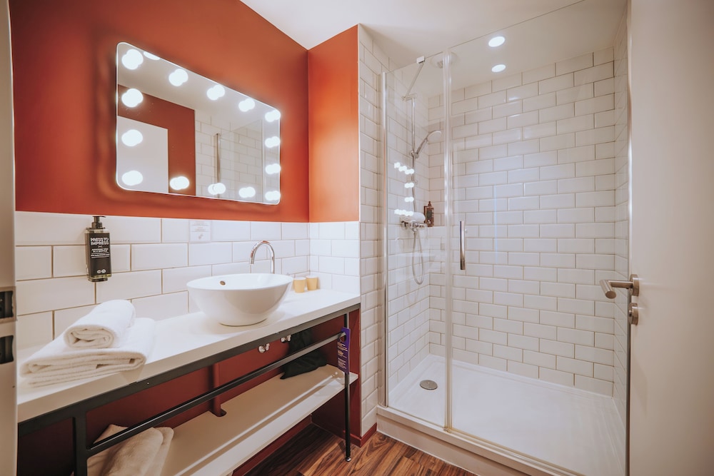 غرفة تنفيذية بسرير مزدوج مع أريكة، ibis Styles Lens Centre Gare 7/10
