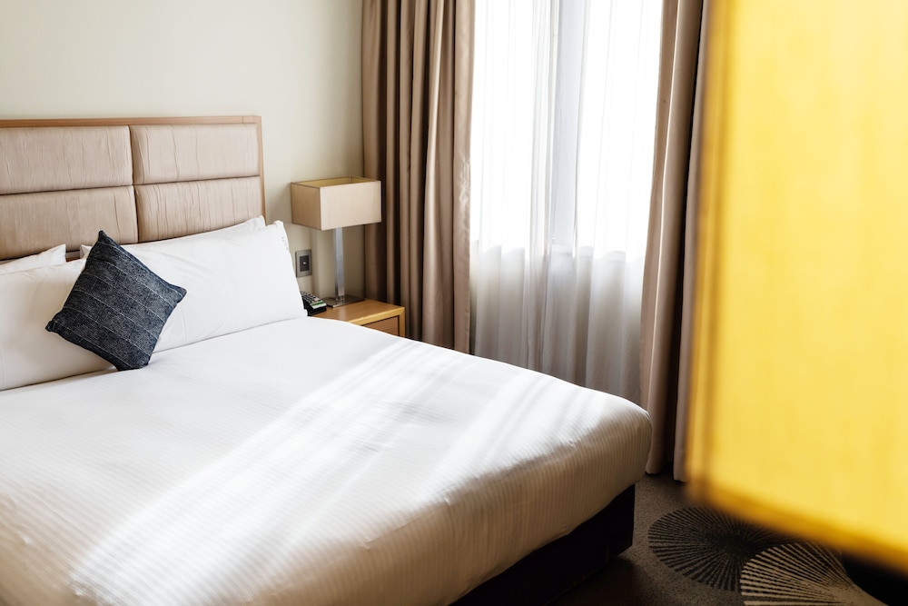 Holiday Inn Parramatta 12/76