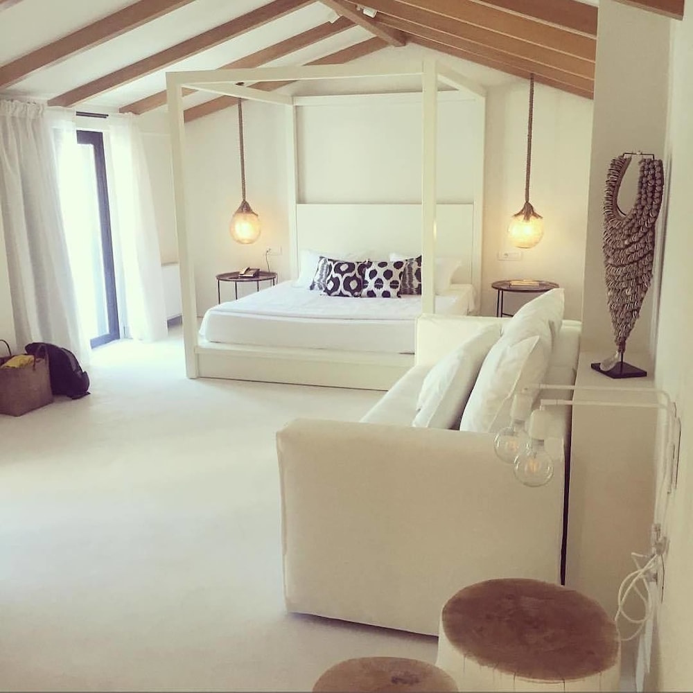MASTER, SUITE, SEA VIEW, JETTED TUB