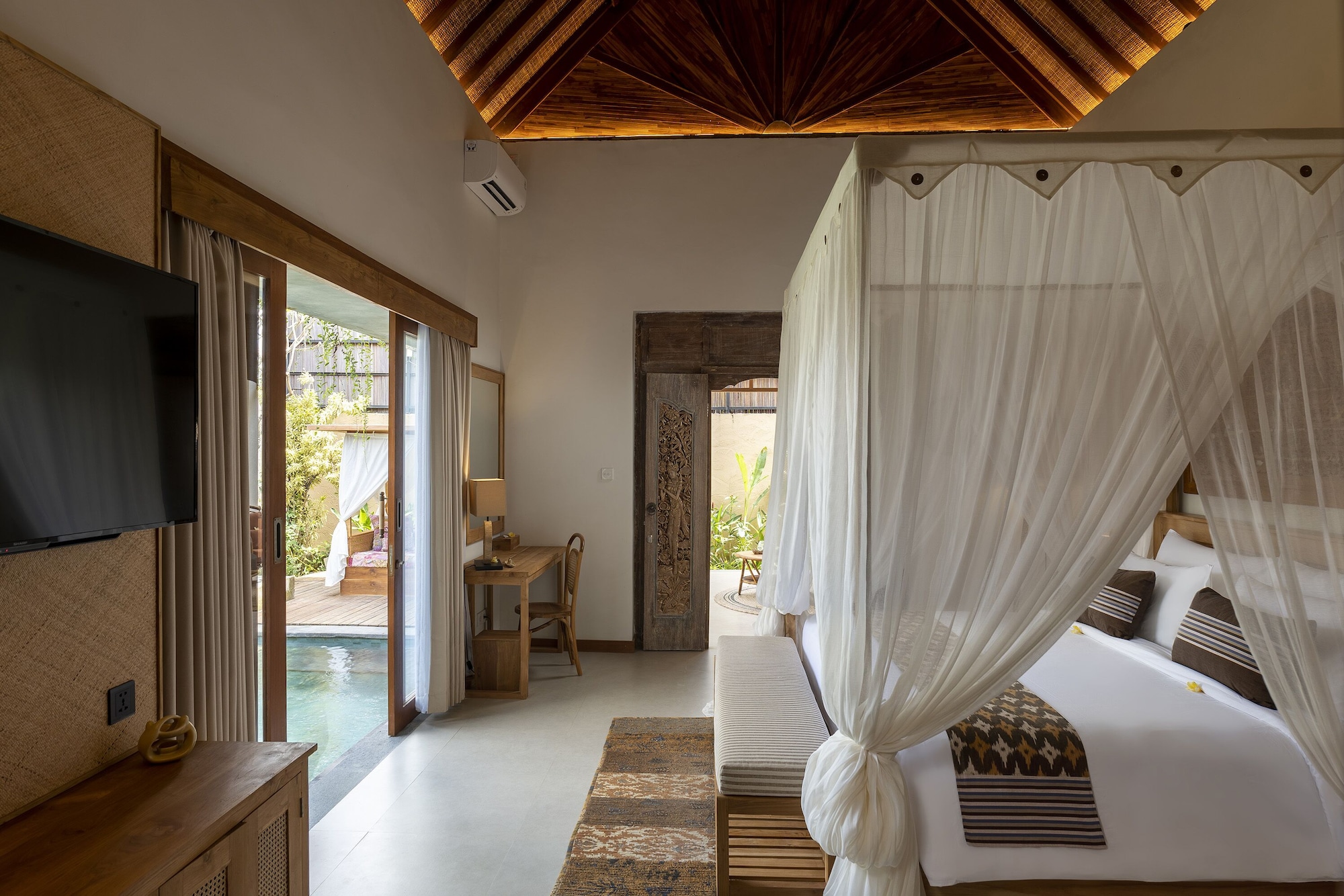 POOL, VILLA, GARDEN VIEW