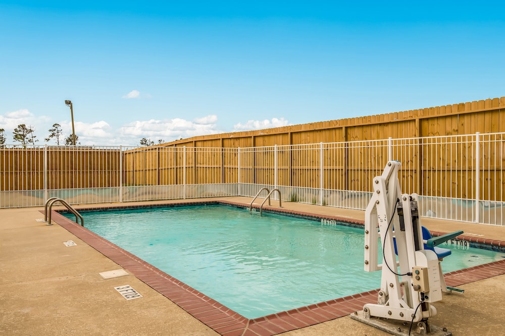 Red Roof Inn & Suites Lake Charles 3/43