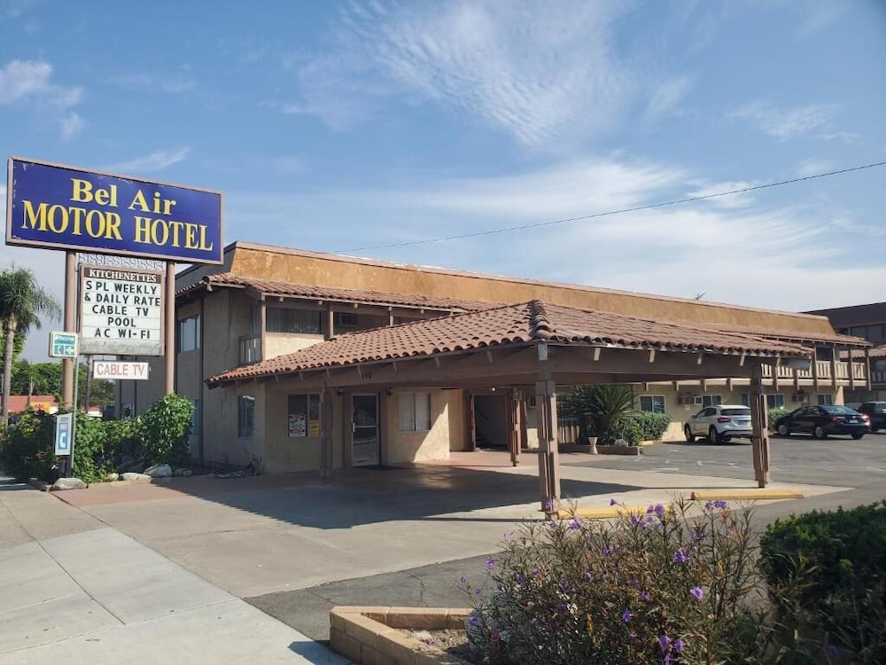 Bel Air Motor Hotel 1/15