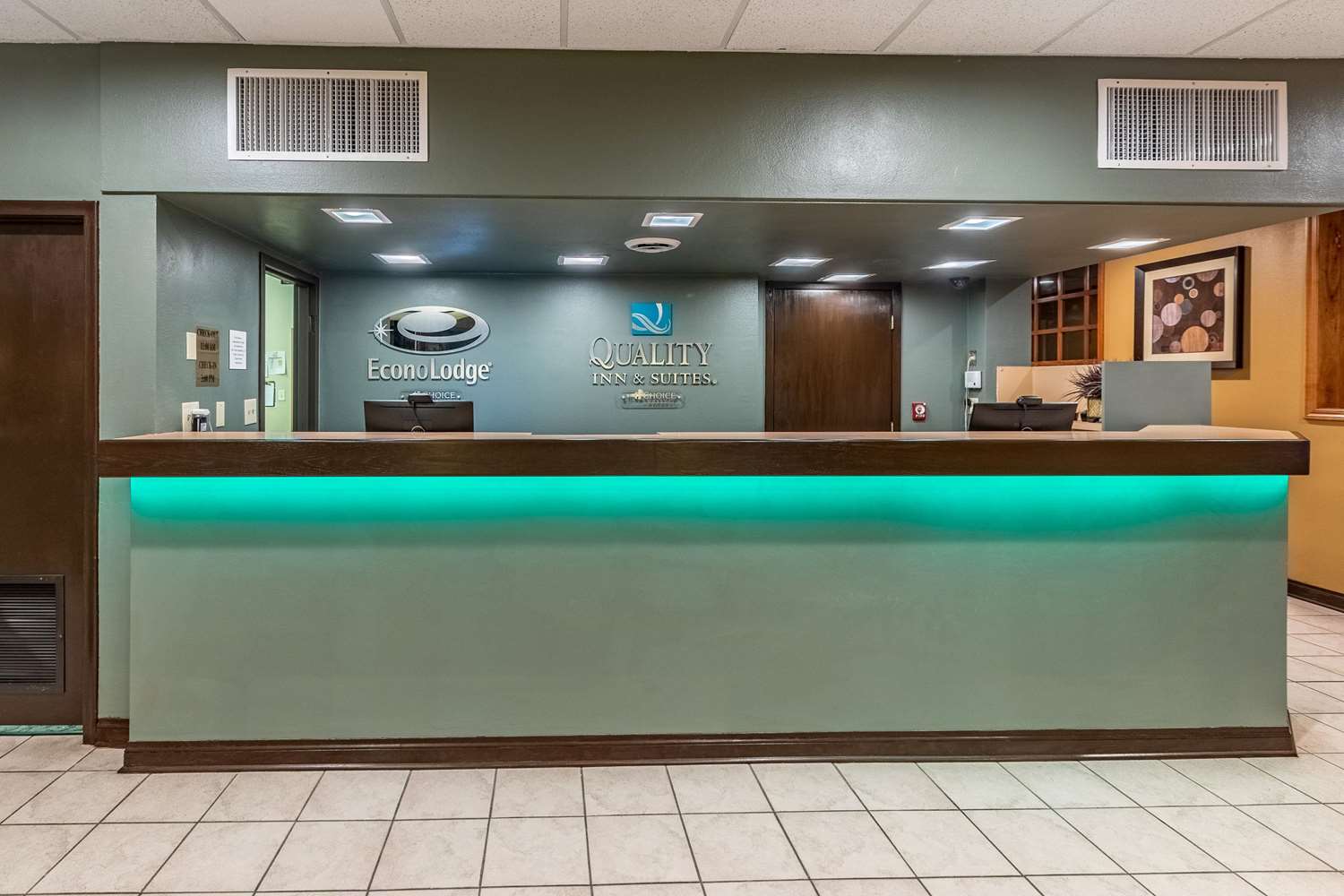Econo Lodge Albert Lea 3/17