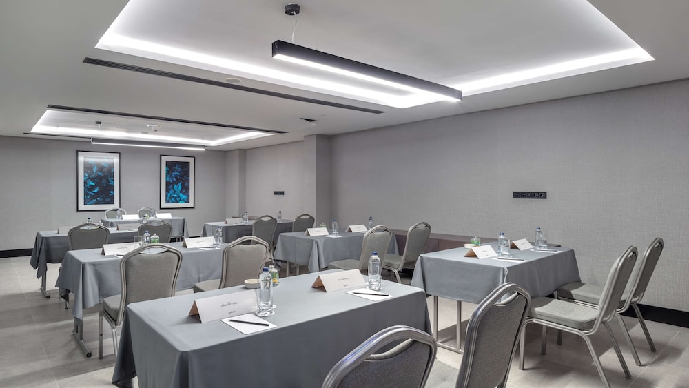 Radisson Hotel Izmir Aliaga 60/68