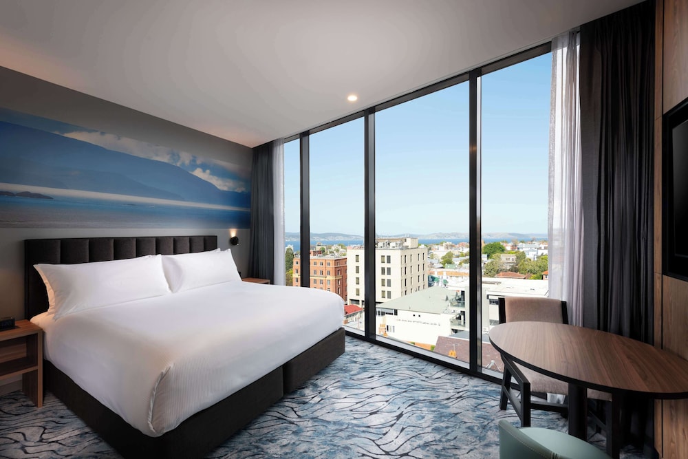 Room, King Bed, Bay View