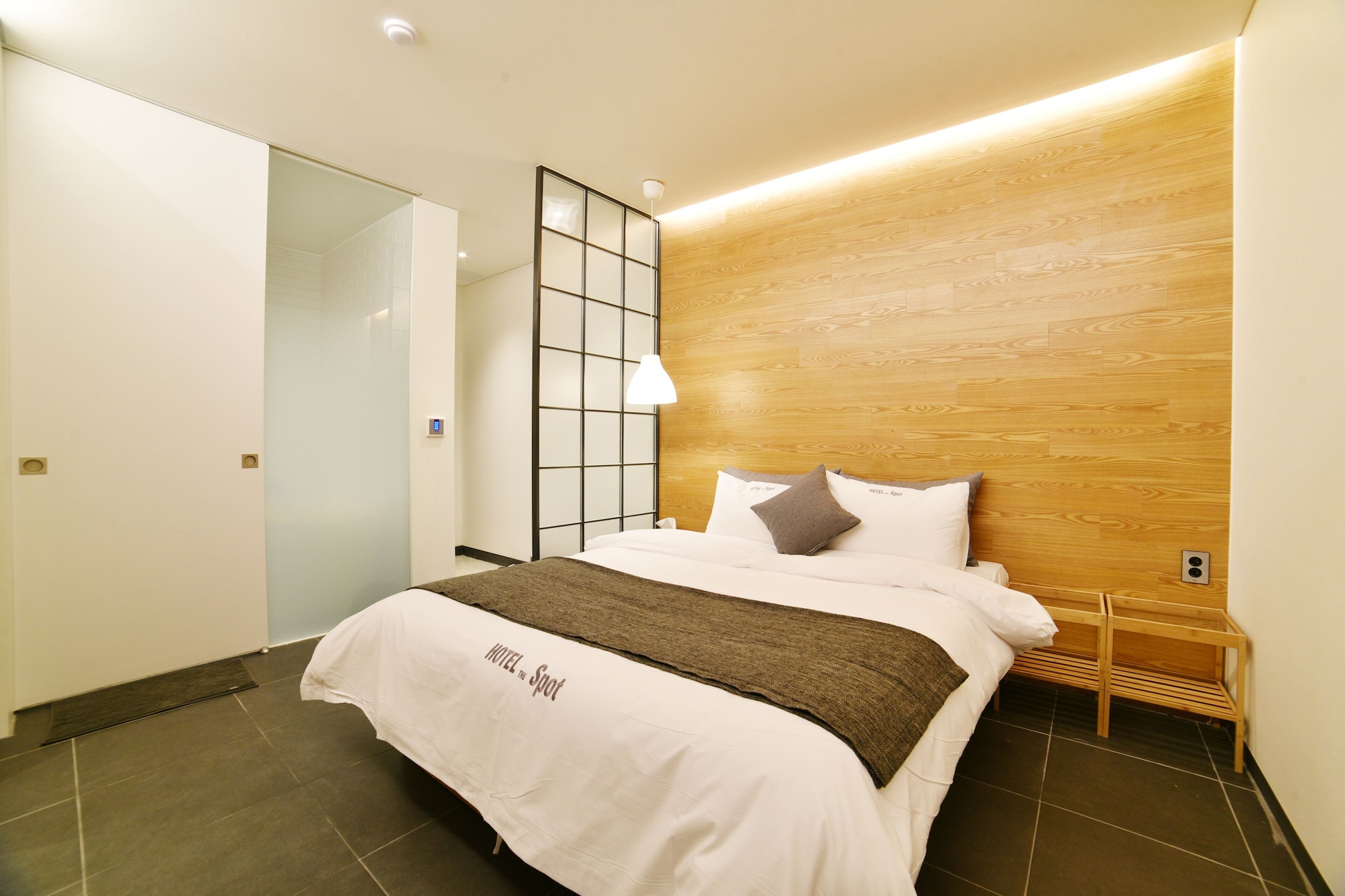 DELUXE, DOUBLE BED, PARK VIEW