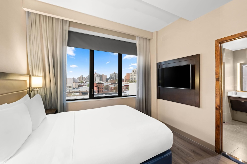 Room, Queen Bed, Accessible