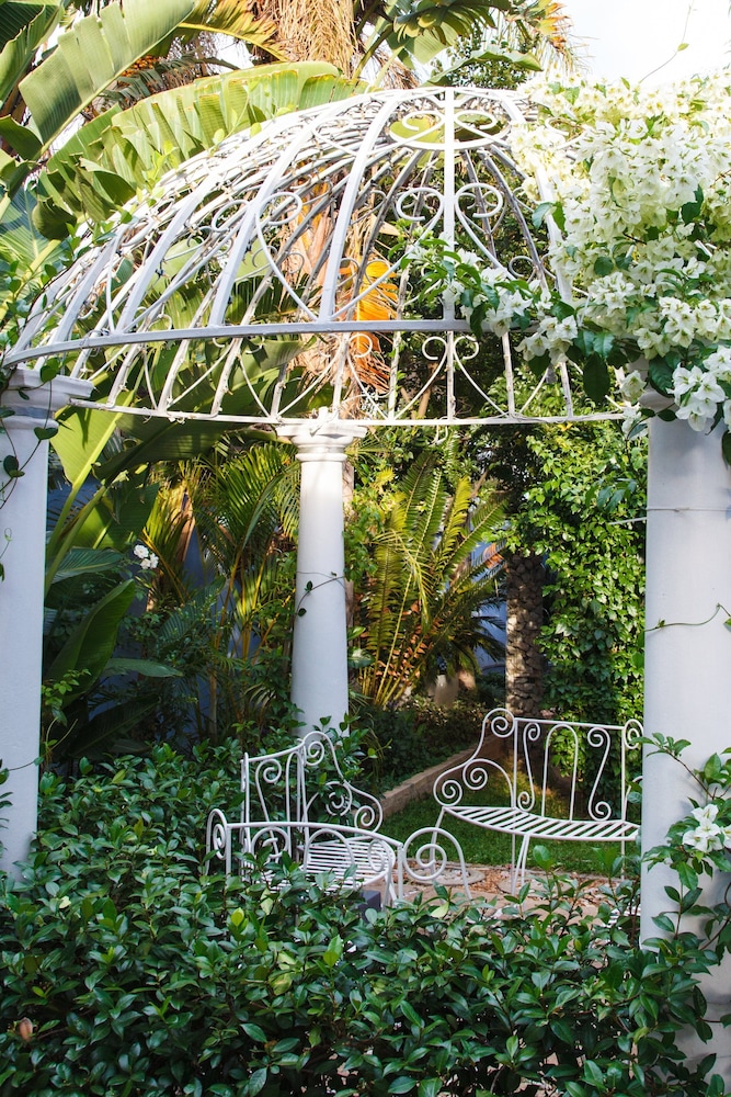 The Angels Place Boutique Hotel 35/38