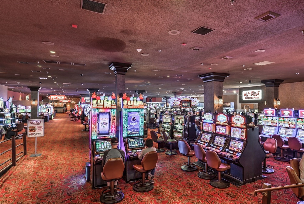 Edgewater Hotel Casino 56/58