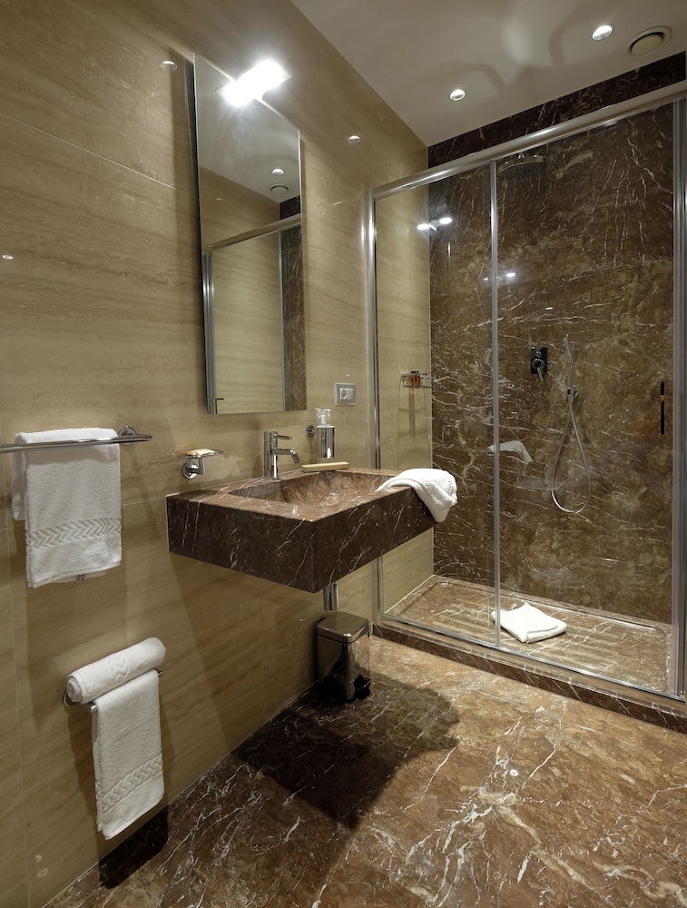 Navona Rooms 26/27