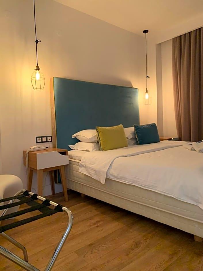 Blue Bottle Hotel 12/90