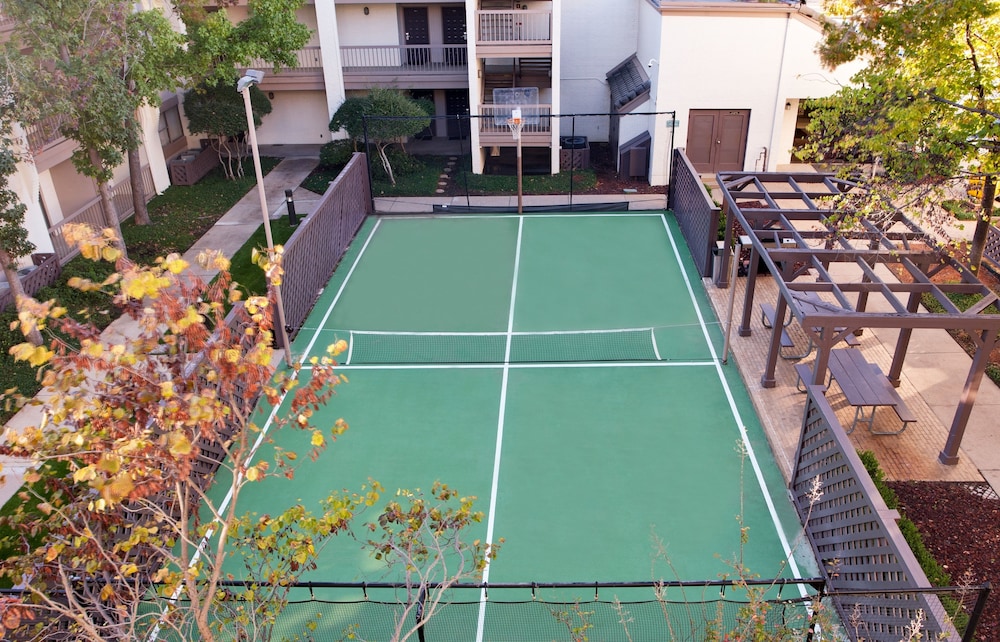 Craigshire Suites - Arlington 16/34