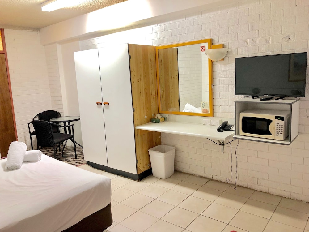 Marco Polo Motor Inn 35/56