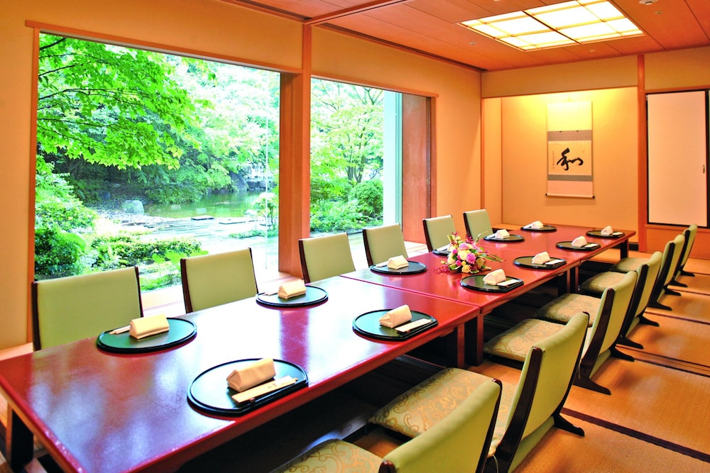 Okura Akademia Park Hotel 63/75