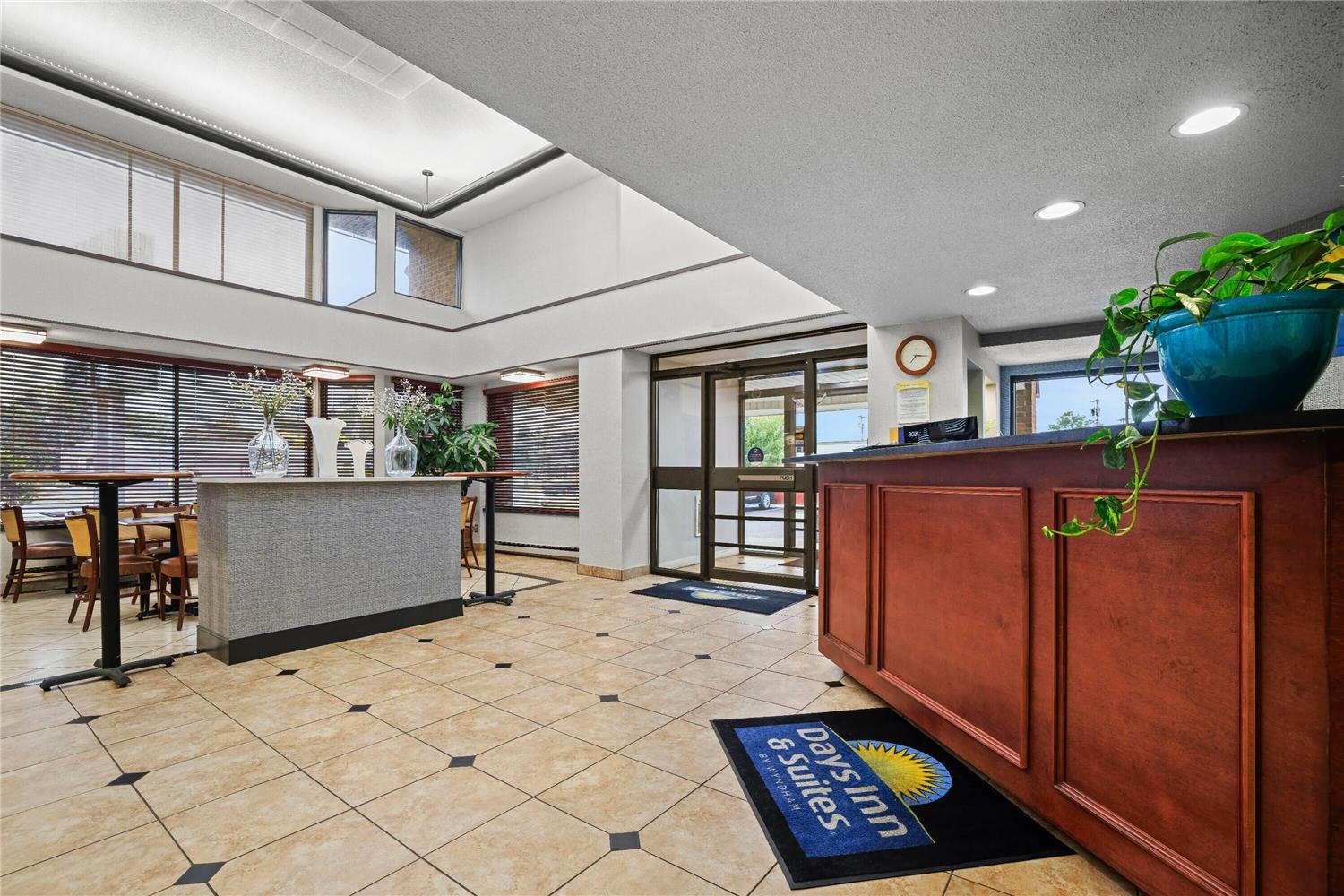 Days Inn By Wyndham Utica 7/34