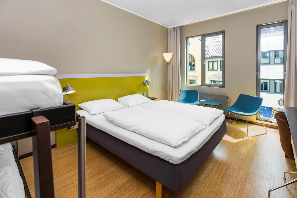 Family, 2 Murphy Beds