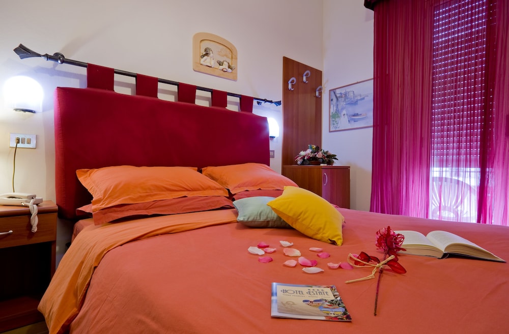 CLASSIC, DOUBLE BED, CITY VIEW