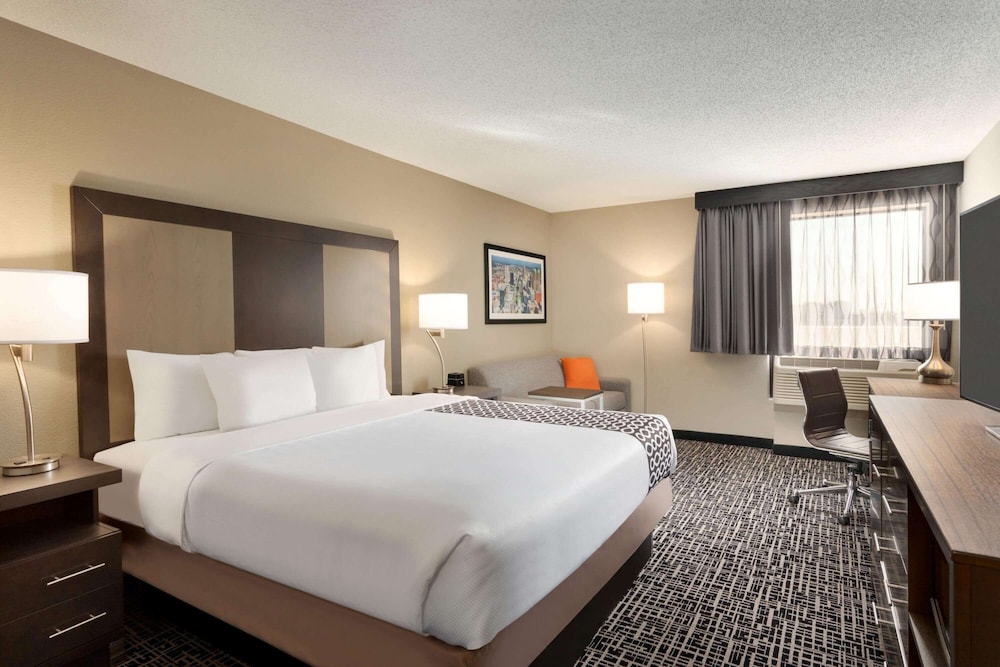 La Quinta Inn & Suites by Wyndham St Louis Route 66 22/47
