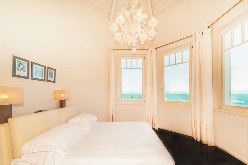 Sunny, Suite, Double Bed