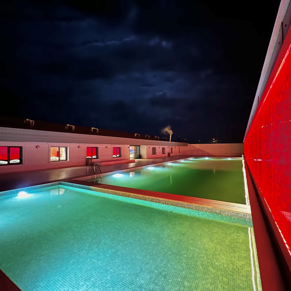 MQ Hotel Suites 39/60