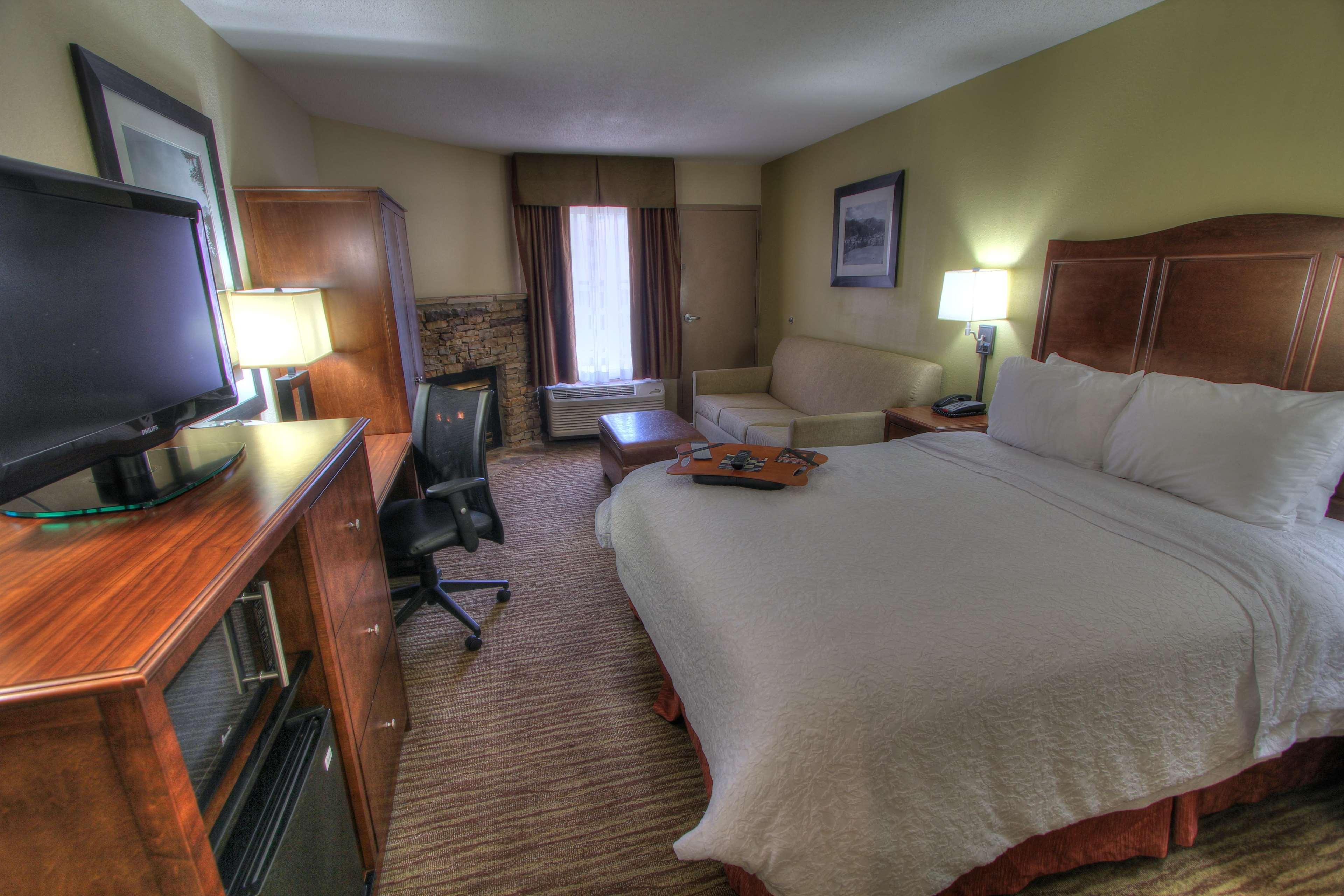 ROOM, QUEEN BED, BALCONY