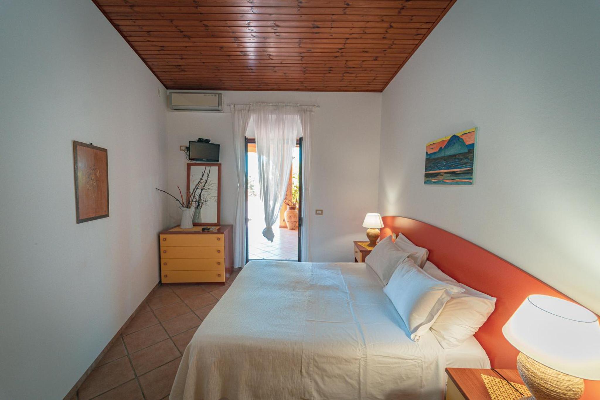 3 Bedrooms, Villa