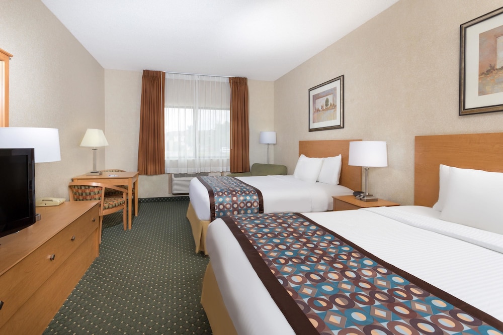 Baymont By Wyndham Waterloo 11/46