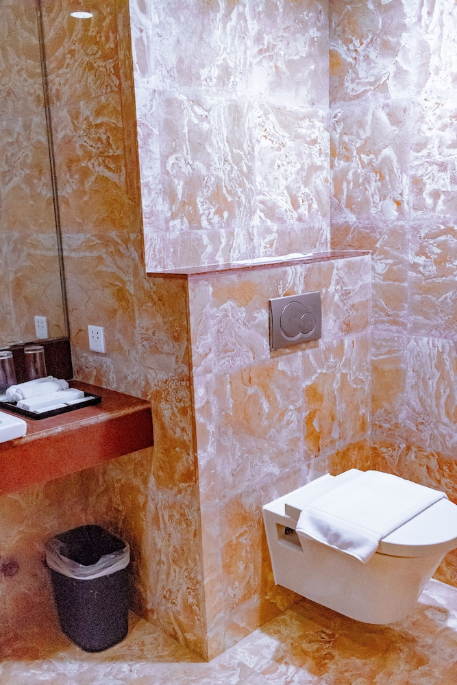 Crown Regency Beach Resort Boracay 33/75
