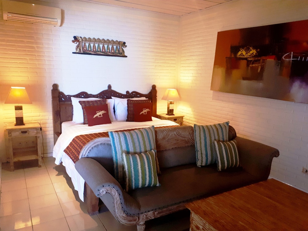 TAUCH TERMINAL RESORT TULAMBEN 26/69