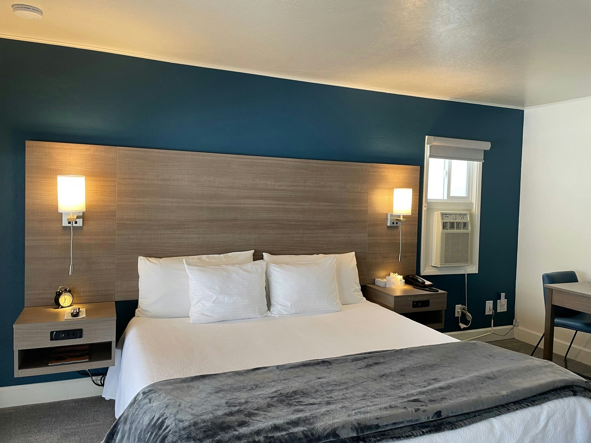 Room, King Bed, Lake Front