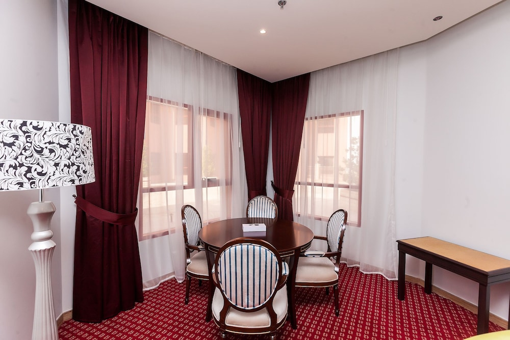Red Castle Hotel 38/50