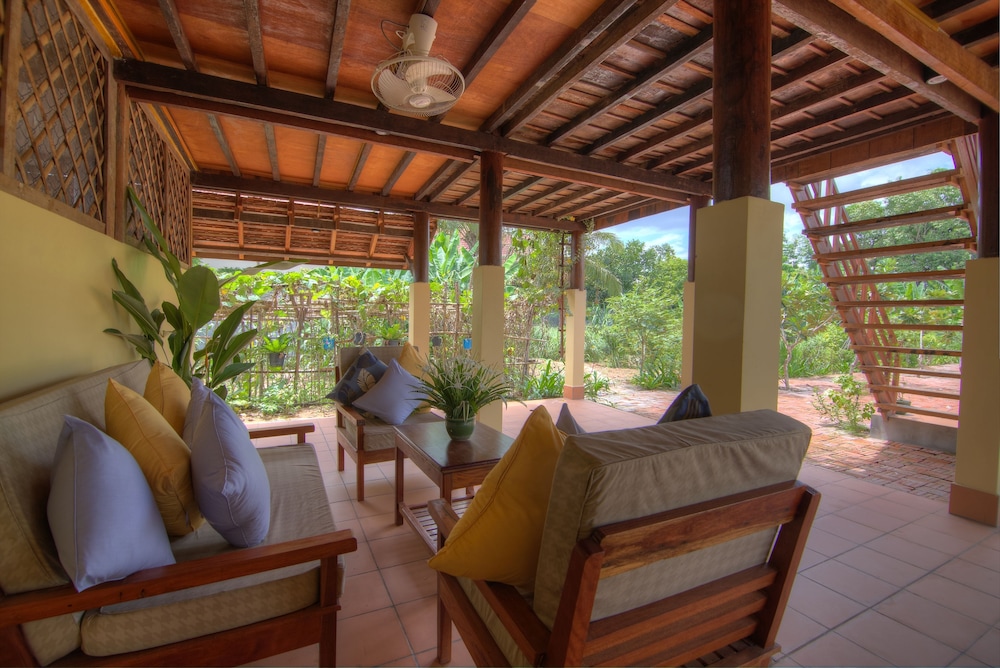 Palm Village Resort Spa 25/50