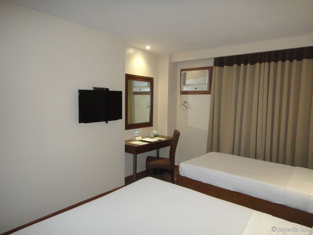 Golden Prince Hotel And Suites 15/50
