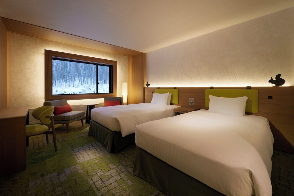 RENOVATED, HOLLYWOOD, DELUXE, TWIN BEDS