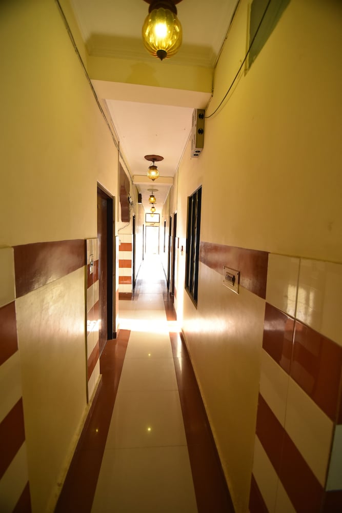 Hotel Vaishnavi 8/58