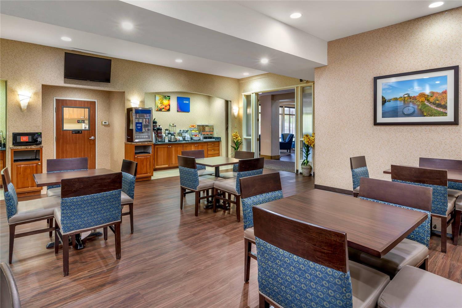 Comfort Suites Eugene University, OR 18/24