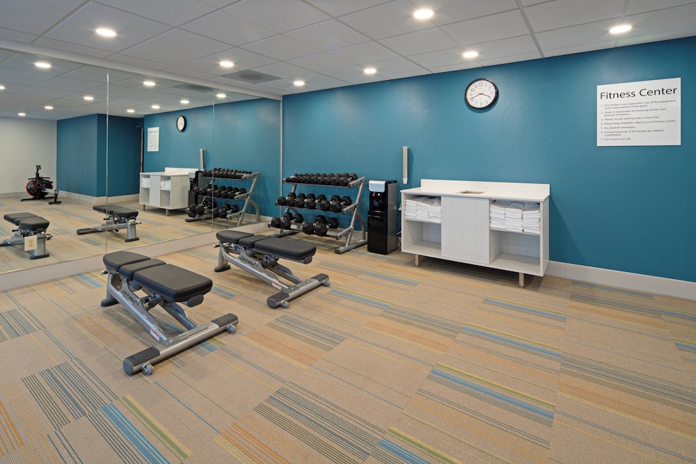 Holiday Inn Express Hotel Suites Seattle Sea Tac Airport 38/44