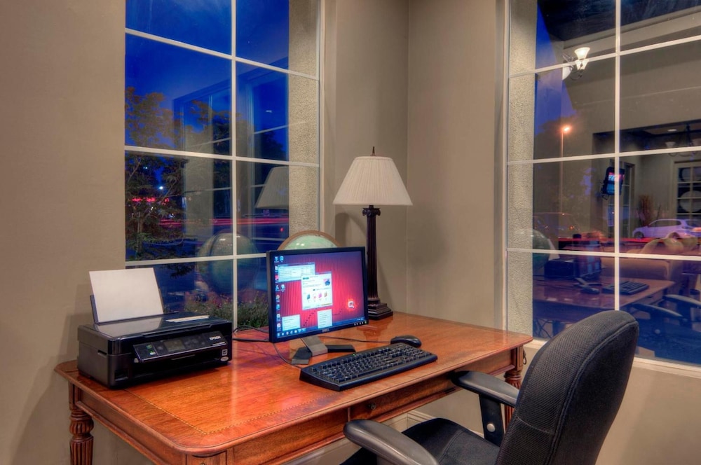 University Park Inn & Suites 34/38