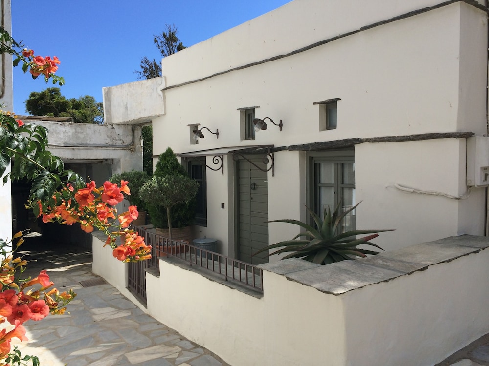 Tinos E Houses 2/50