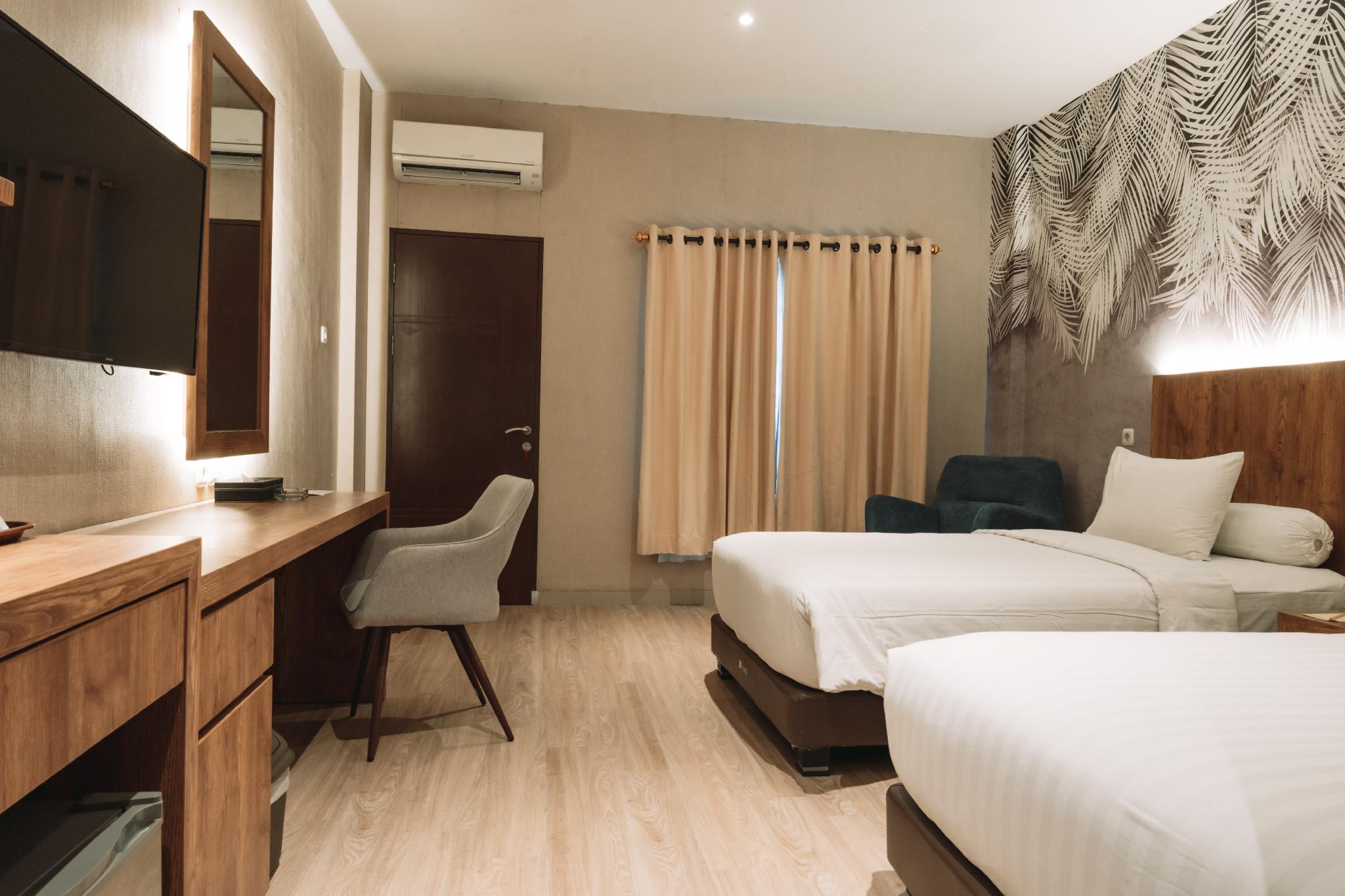 Super, Deluxe, Twin Beds