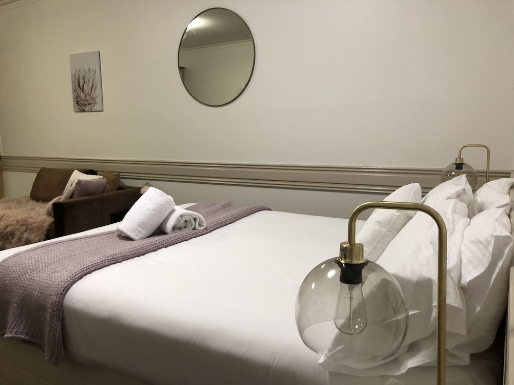 Beaumont Kew Hotel 27/47