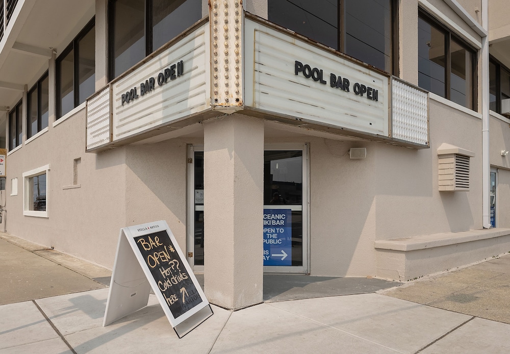Oceanic Hotel 4/50