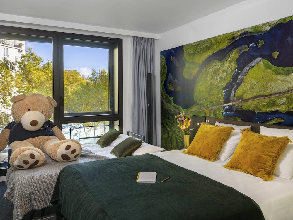 FAMILY, QUEEN BED, SOFA