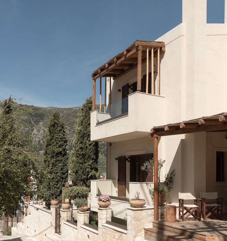 Manili Boutique Suites & Villas 6/60