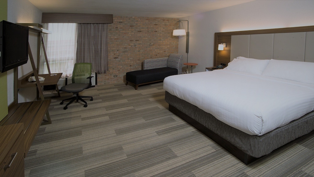 Holiday Inn Express San Antonio-Airport 14/57